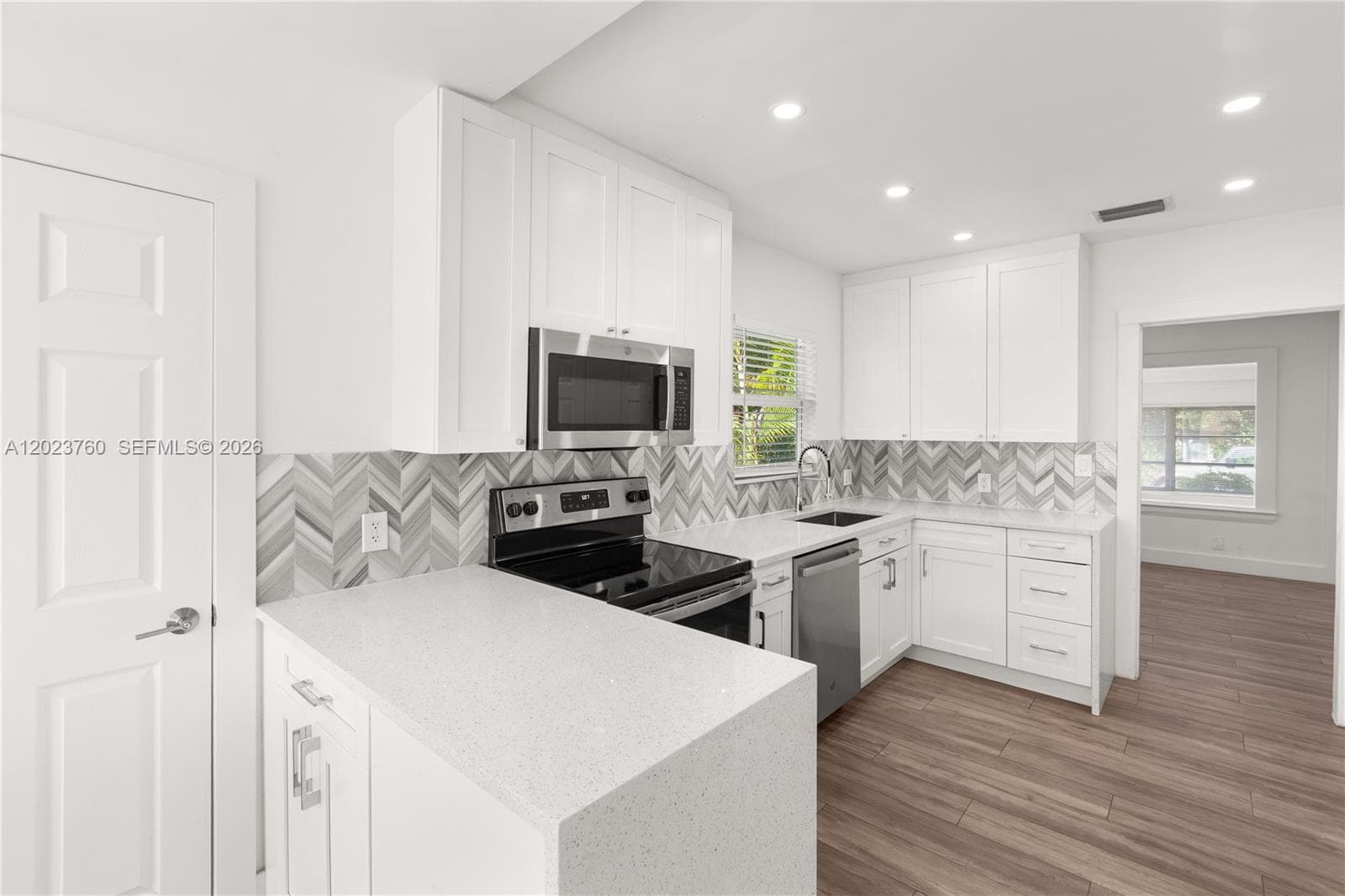 900 Tangier St photo 14