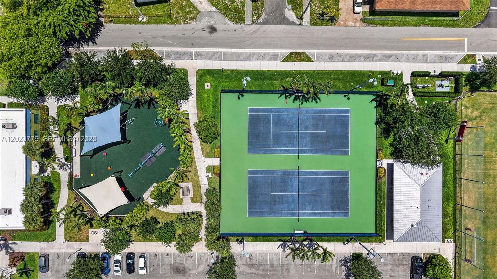 View to the city park with tons of amenities (Gym, Tennis, Playgrounds etc for just $11/month).