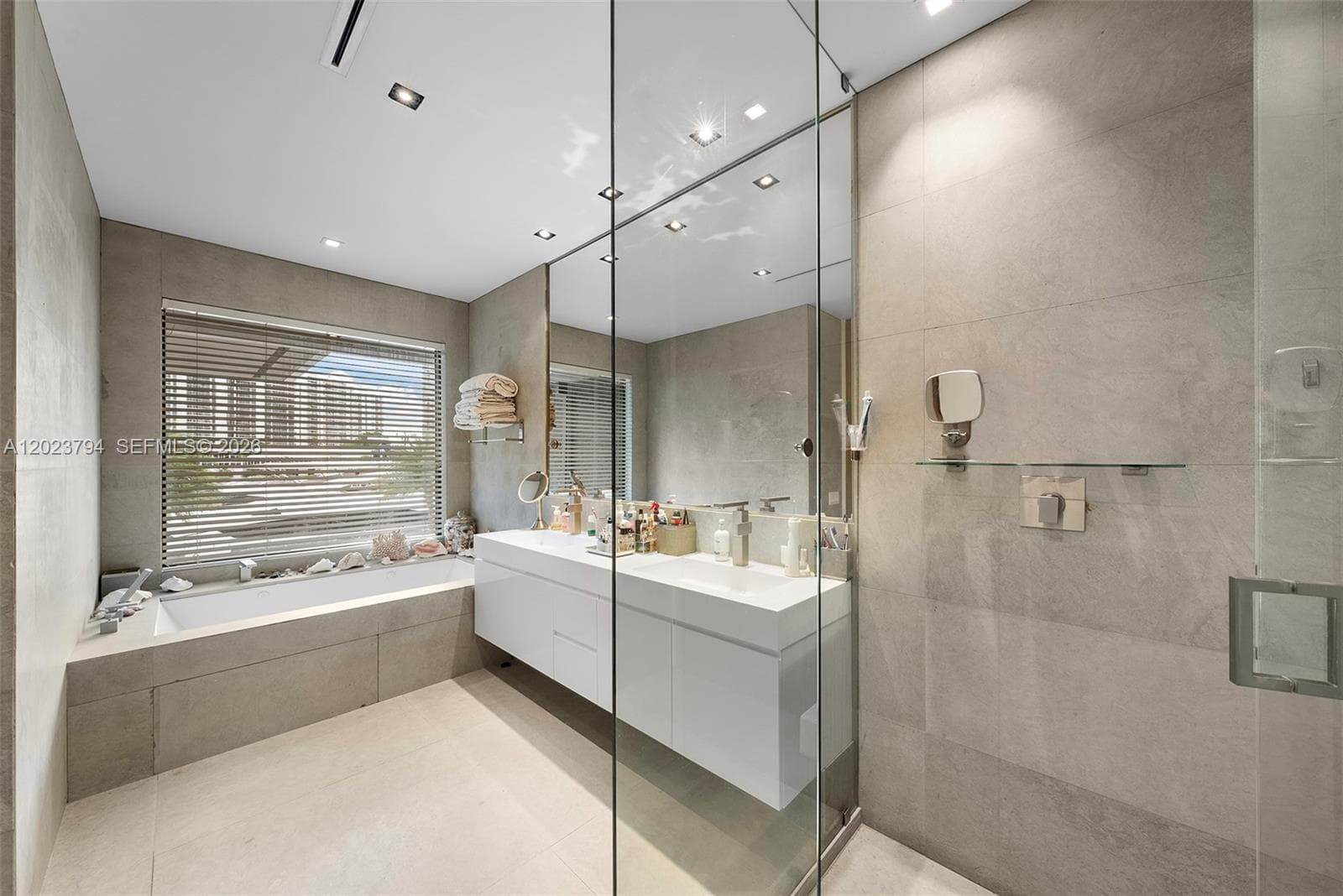 385 Centre Is photo 61