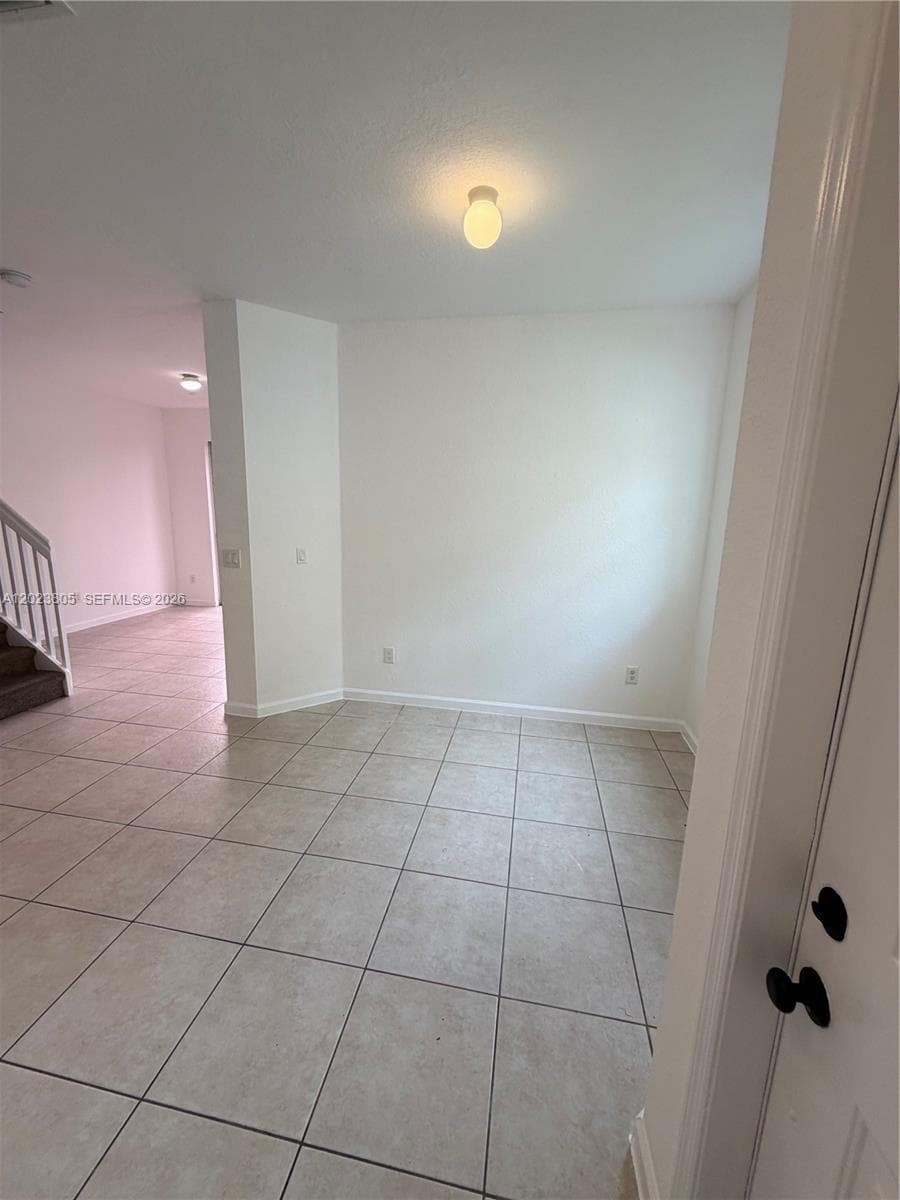 607 NE 21st Ter photo 2