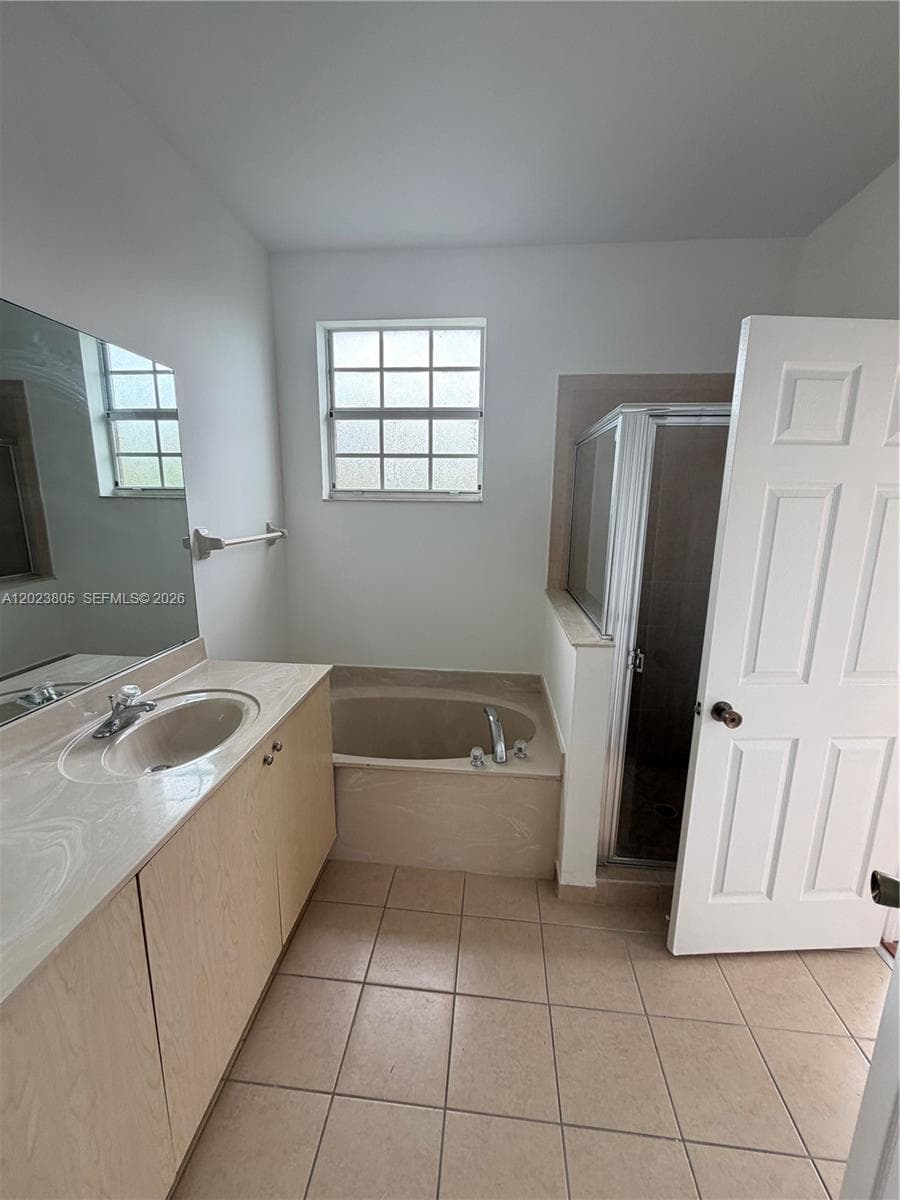 607 NE 21st Ter photo 12