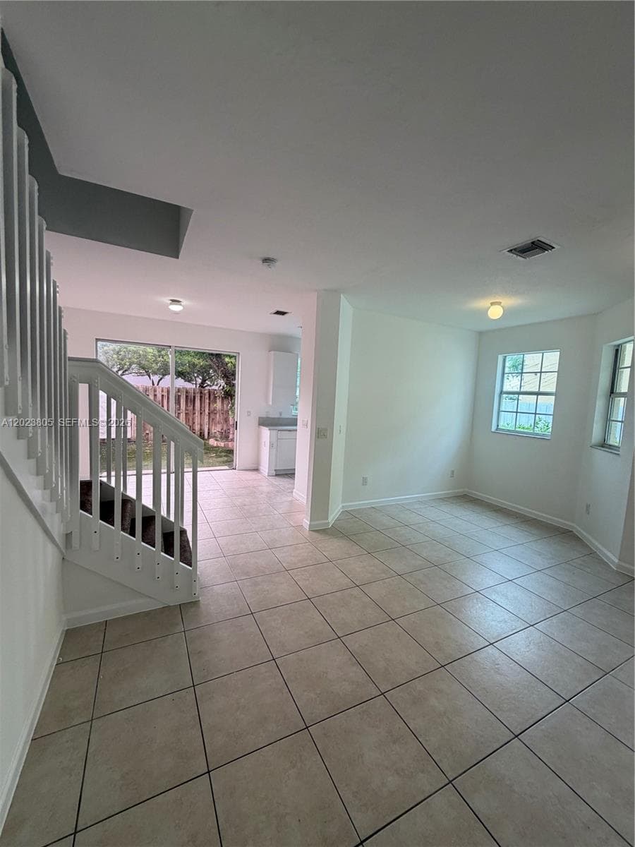 607 NE 21st Ter photo 3