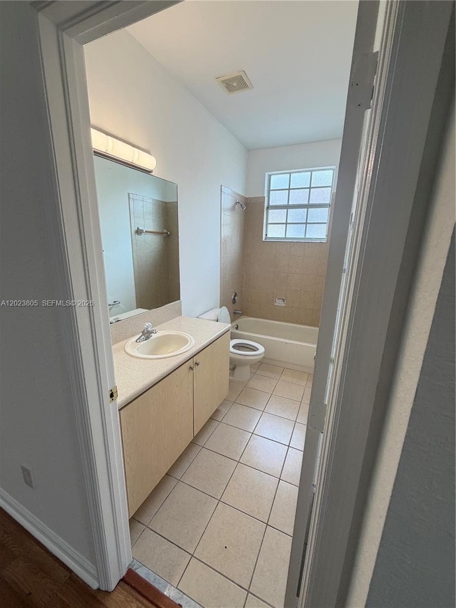 607 NE 21st Ter photo 9