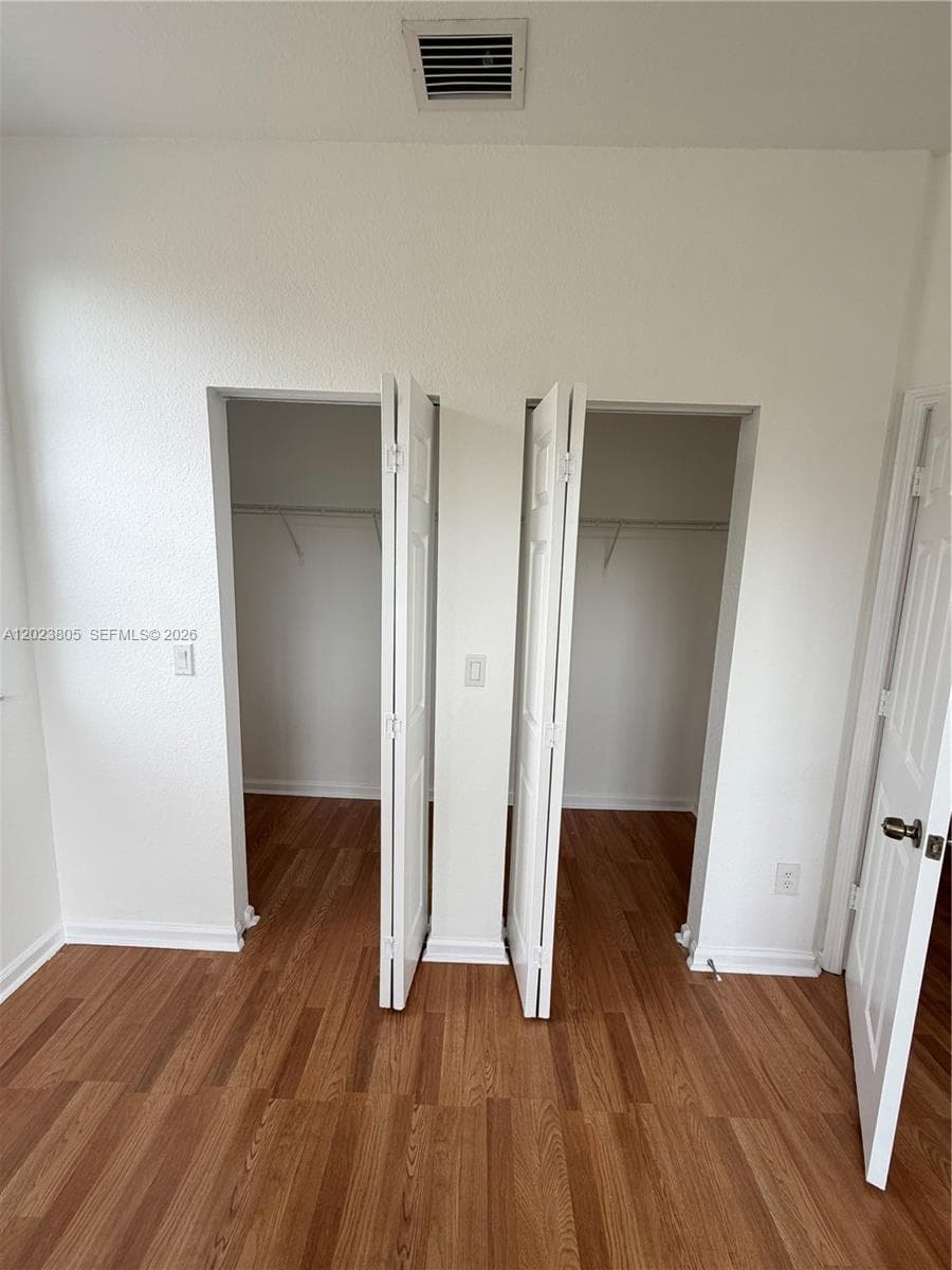 607 NE 21st Ter photo 11
