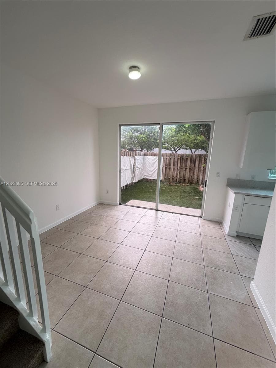 607 NE 21st Ter photo 4
