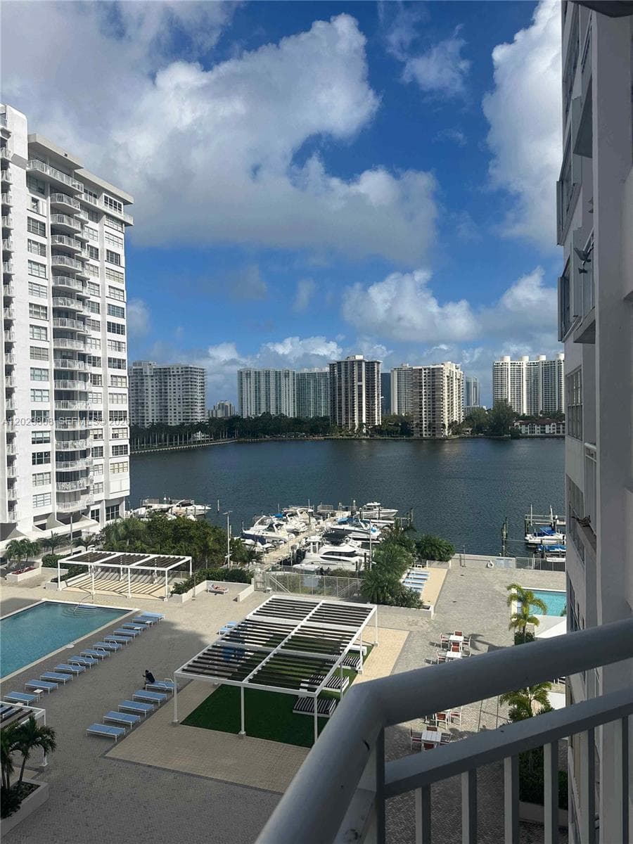 Del Prado · #702 in Aventura - Photo 1