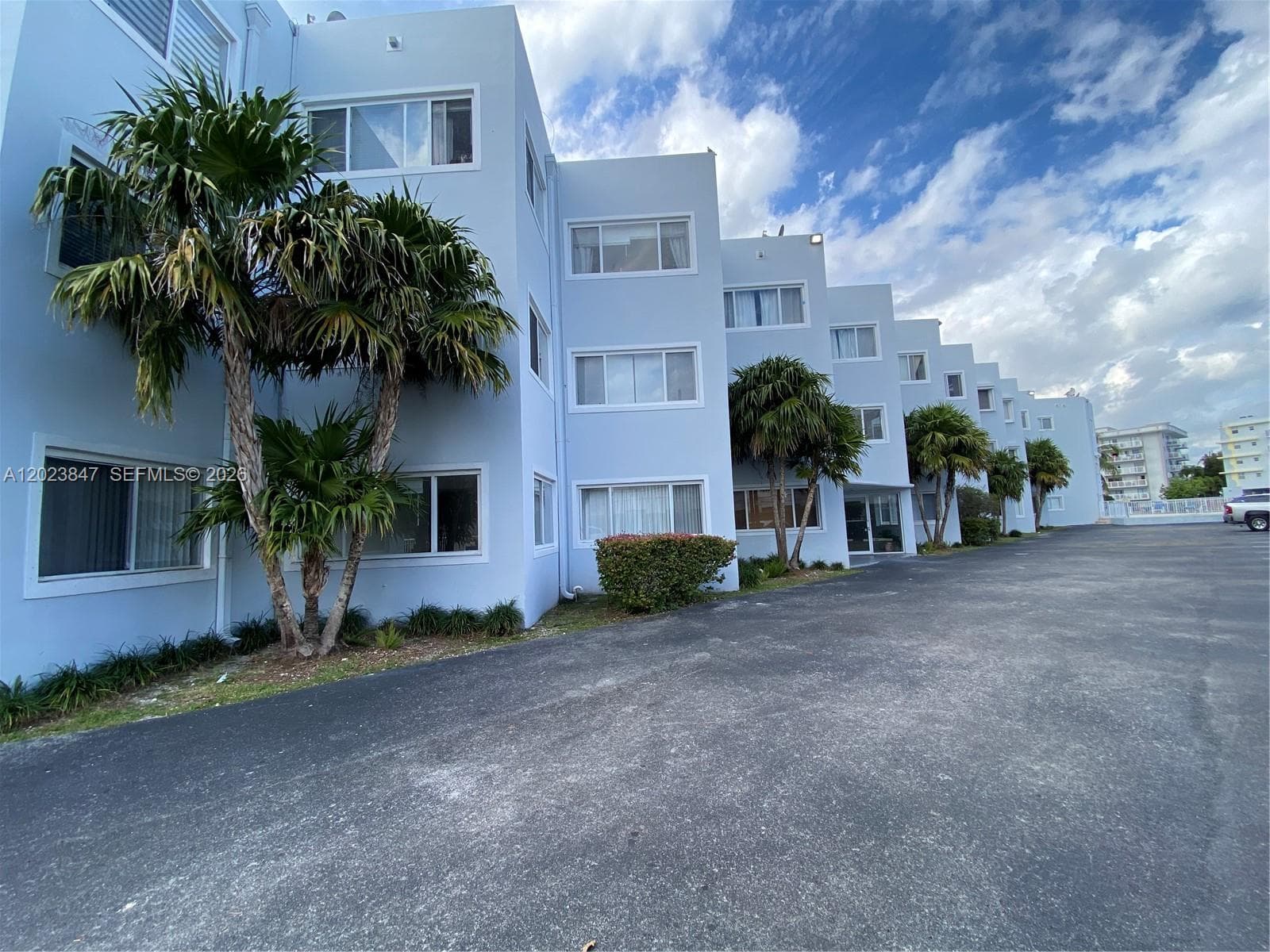 RIVE MARSEILLES CONDO · #103 in Miami Beach - Photo 3