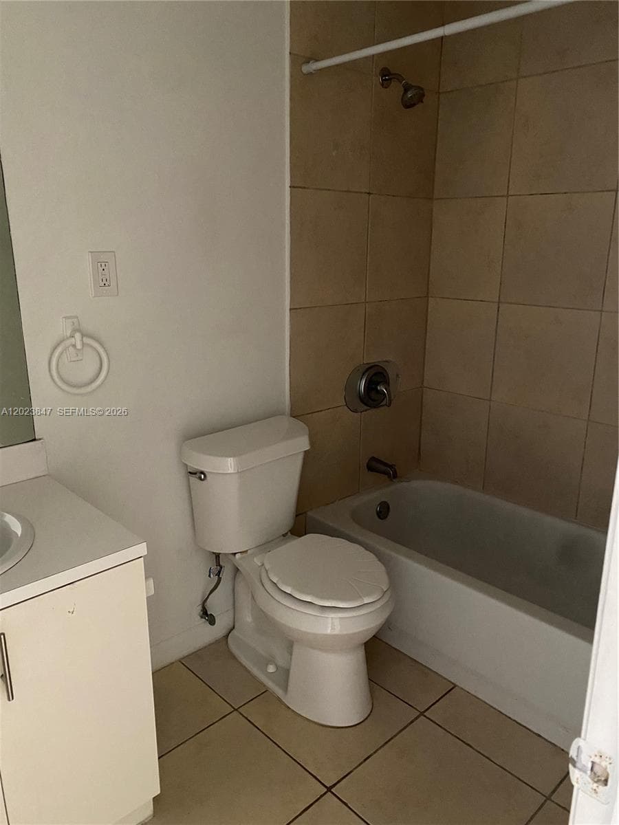 RIVE MARSEILLES CONDO · #103 in Miami Beach - Photo 24