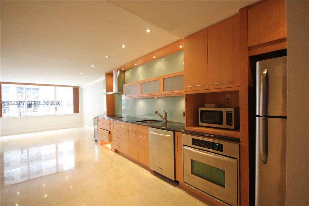 5401 Collins Ave #339 photo 1