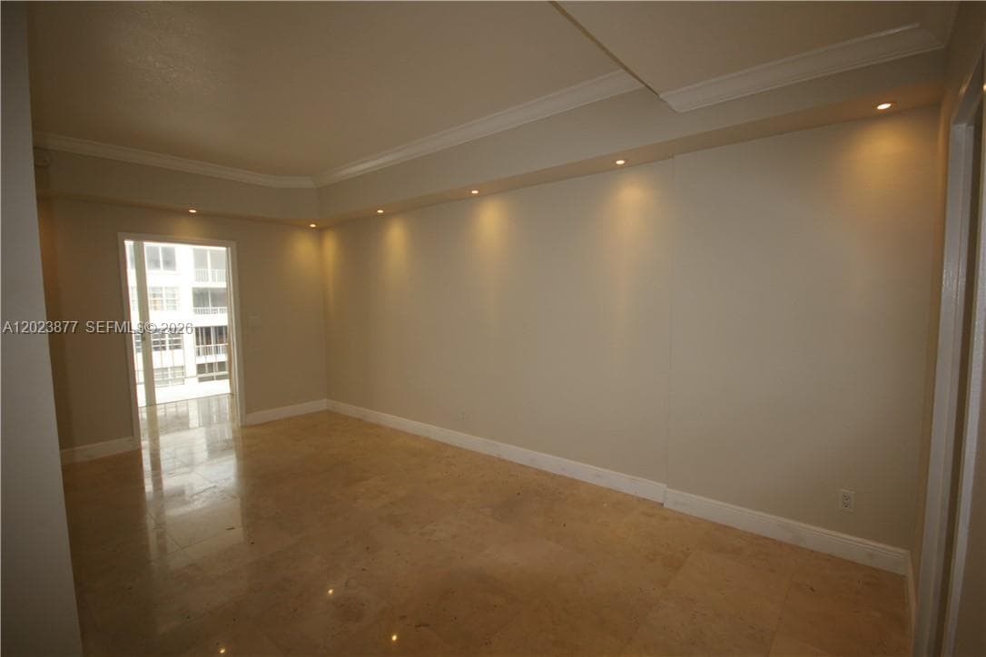 5401 Collins Ave #339 photo 11