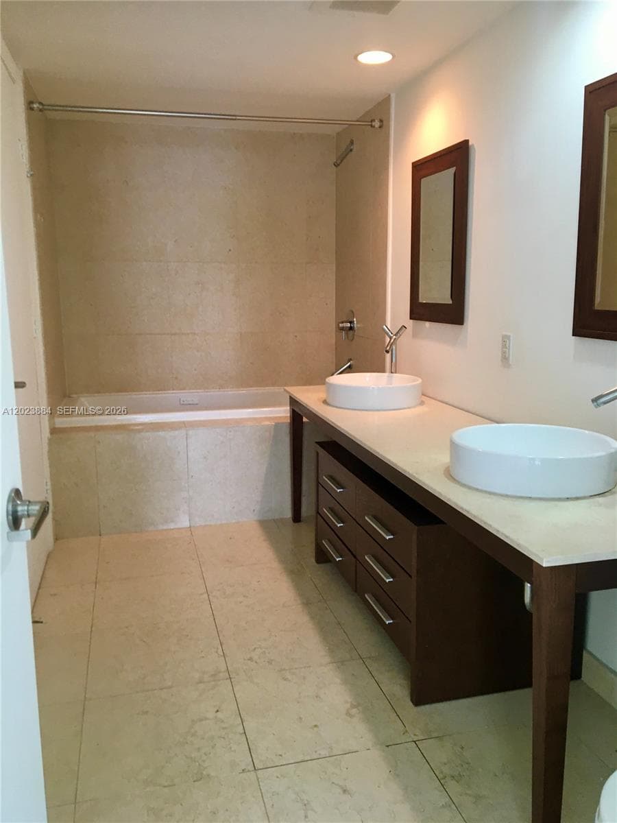 Icon Brickell I · #1614 in Miami - Photo 13