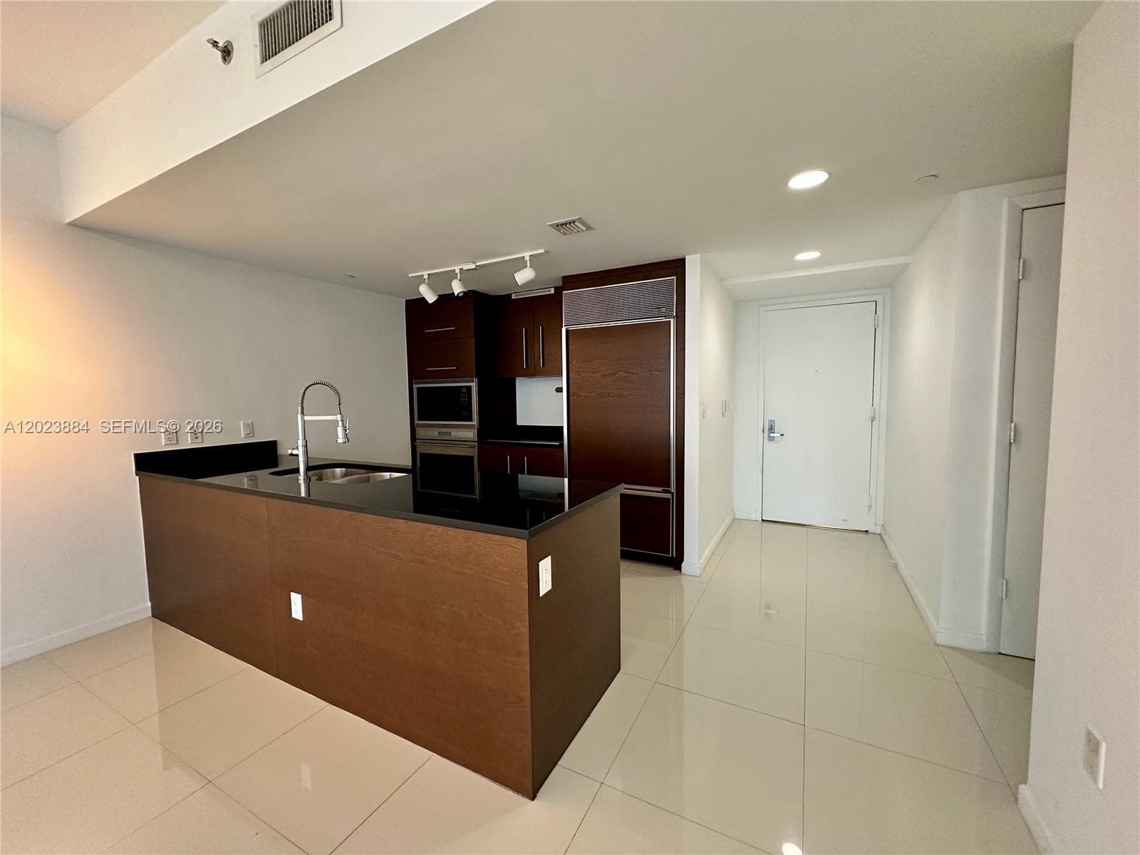 Icon Brickell I · #1614 in Miami - Photo 8