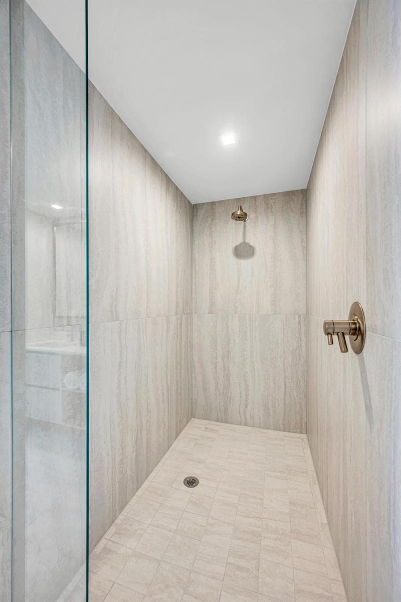 VICEROY-BRICKELL_Bedroom-Balcony_SE-Day-