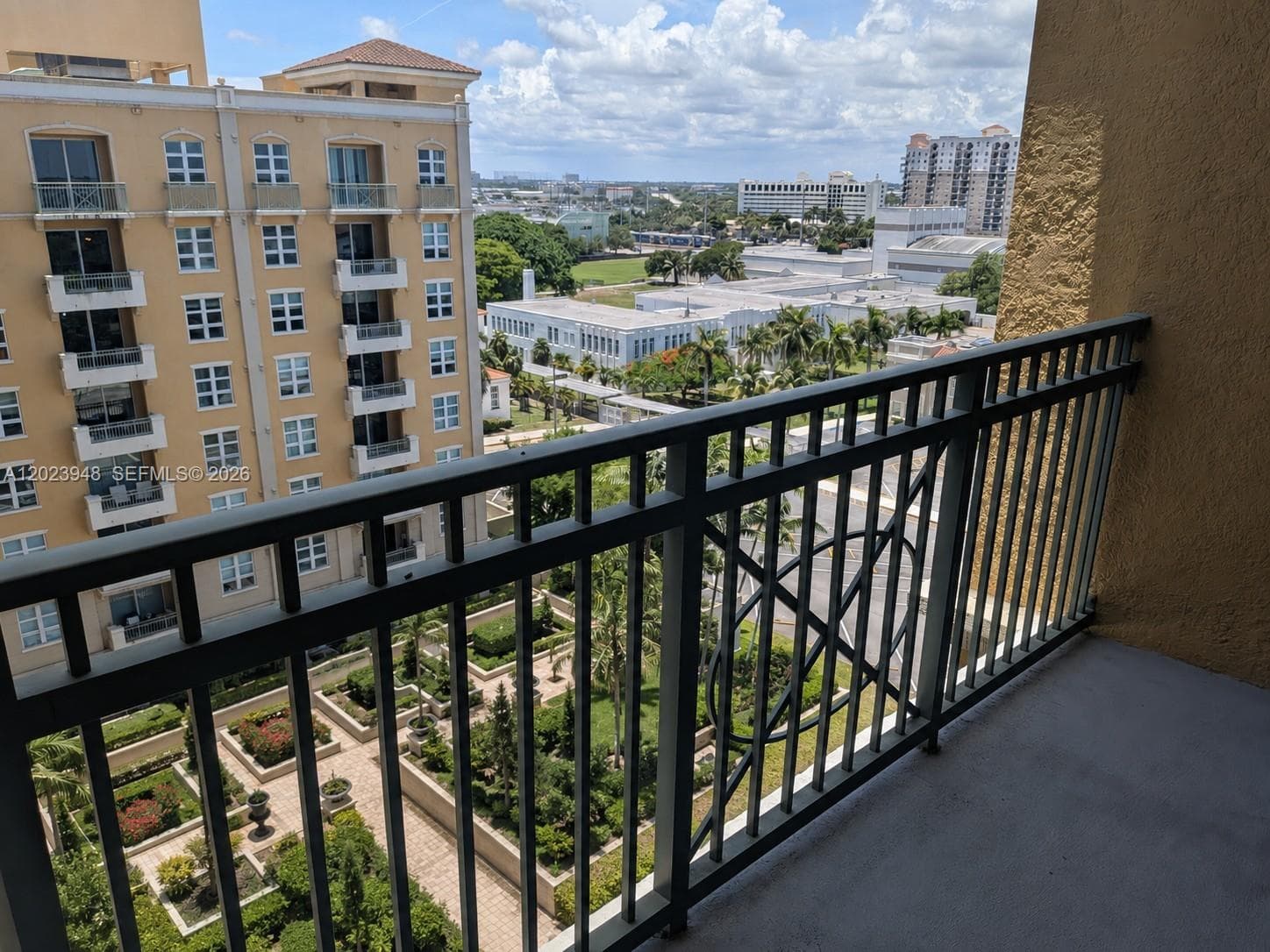 Rendering common area view
