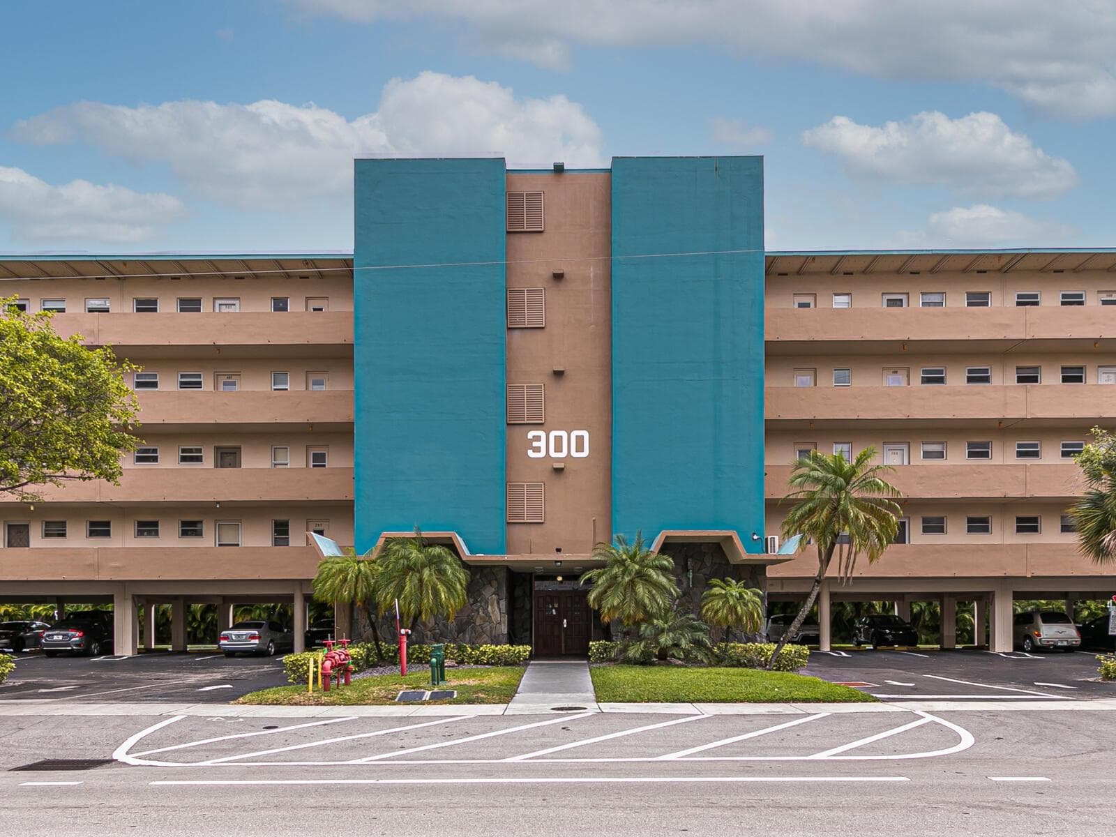 Facade 300 Bldg