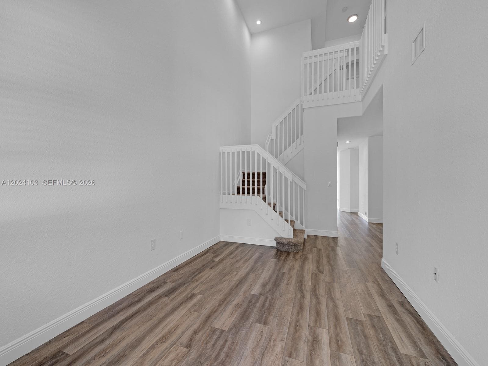 2560 SE 15th Ct photo 2
