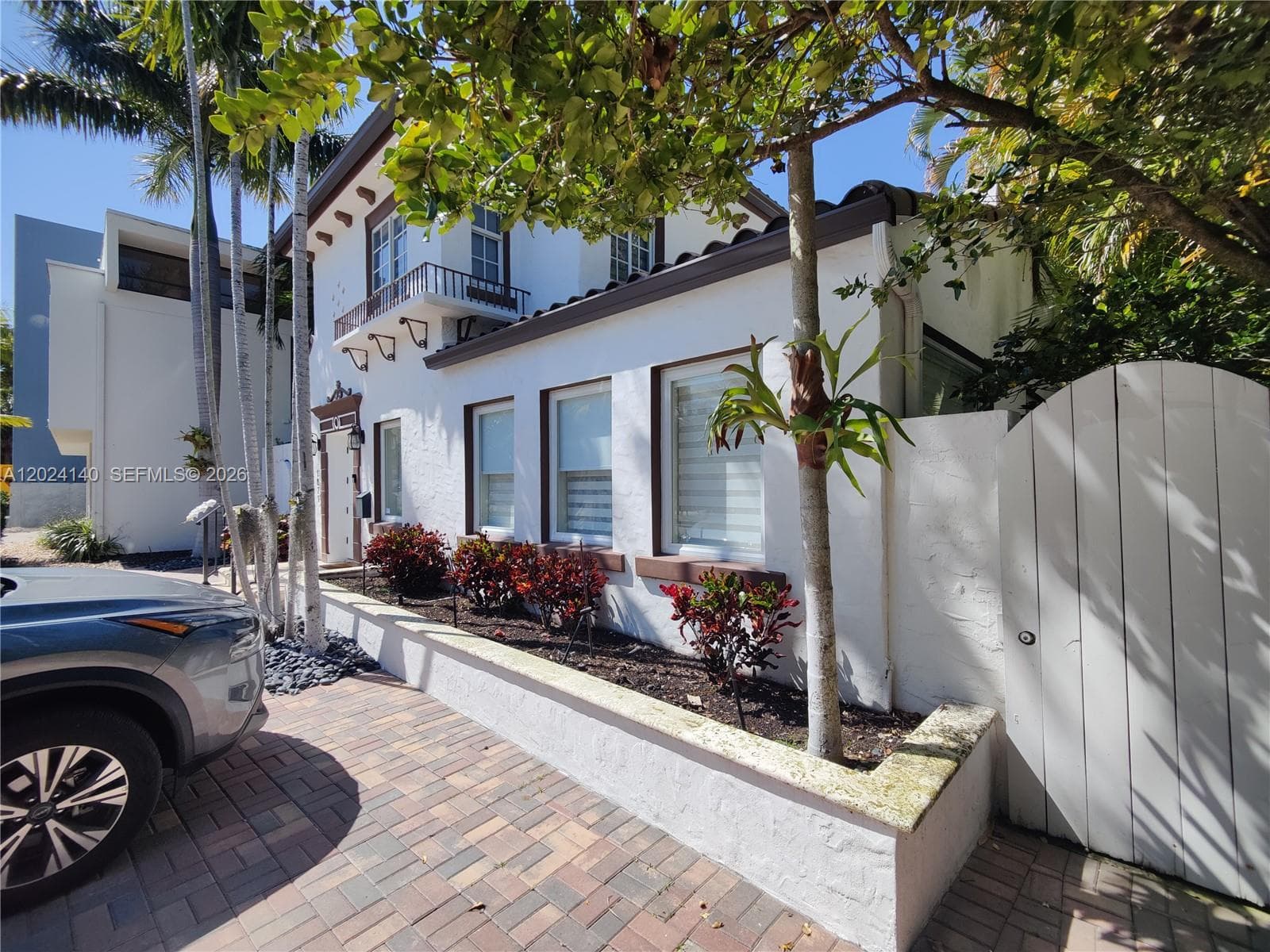 1823 S Bayshore Ln #0 photo 2