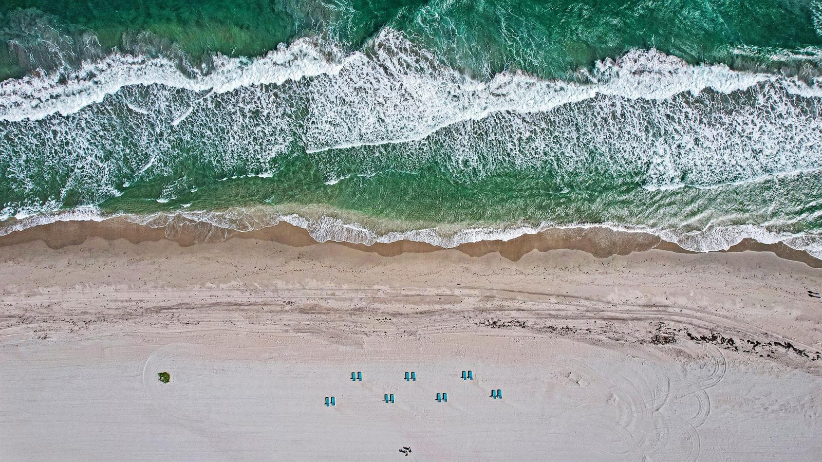 750-Feet-Private-Beach-Yacht-Racquet-Clu