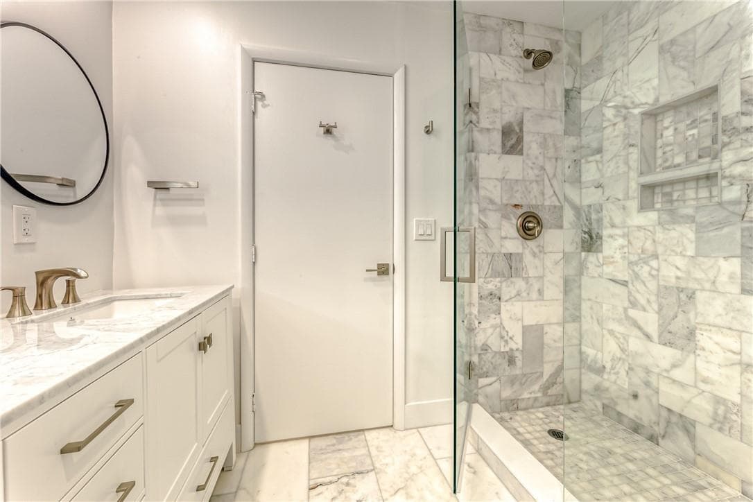 main bathroom with walk n shower