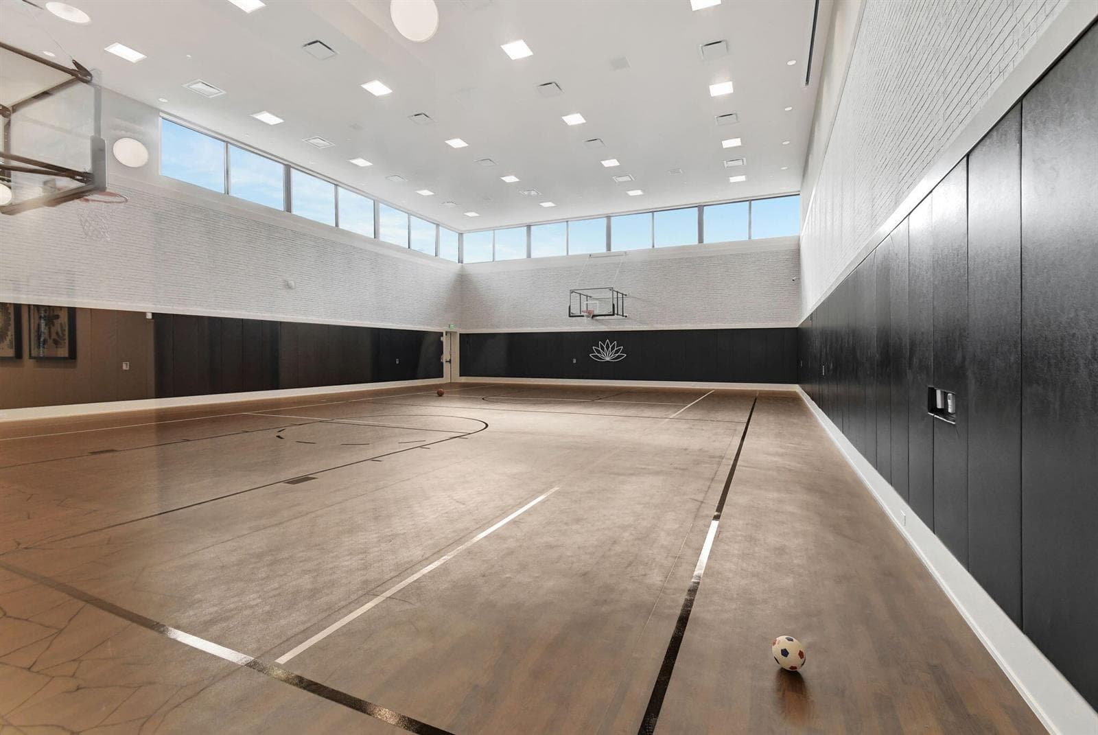 Clubhouse basketball