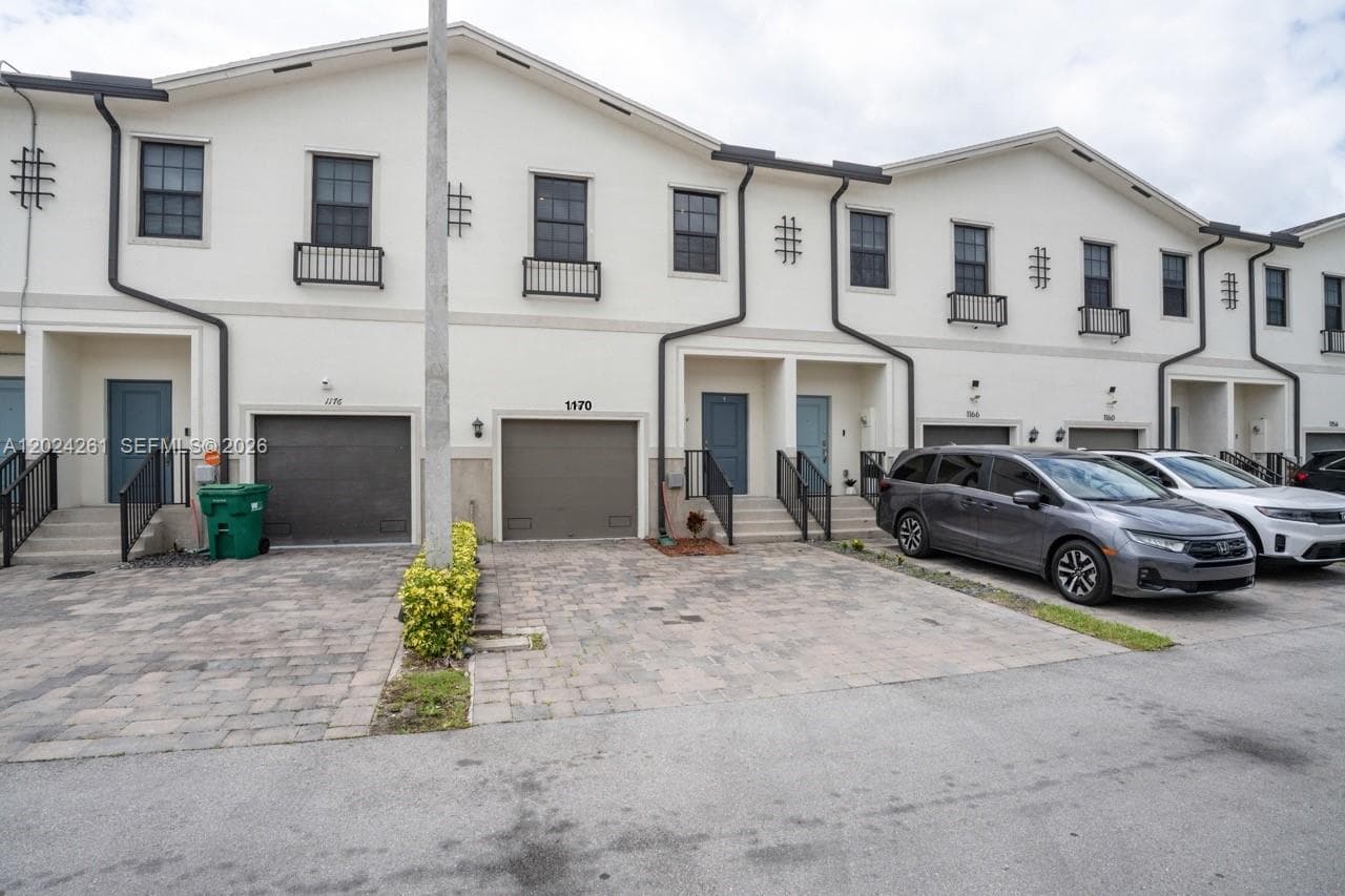 1170 SW 7th Ct #1170 photo 2