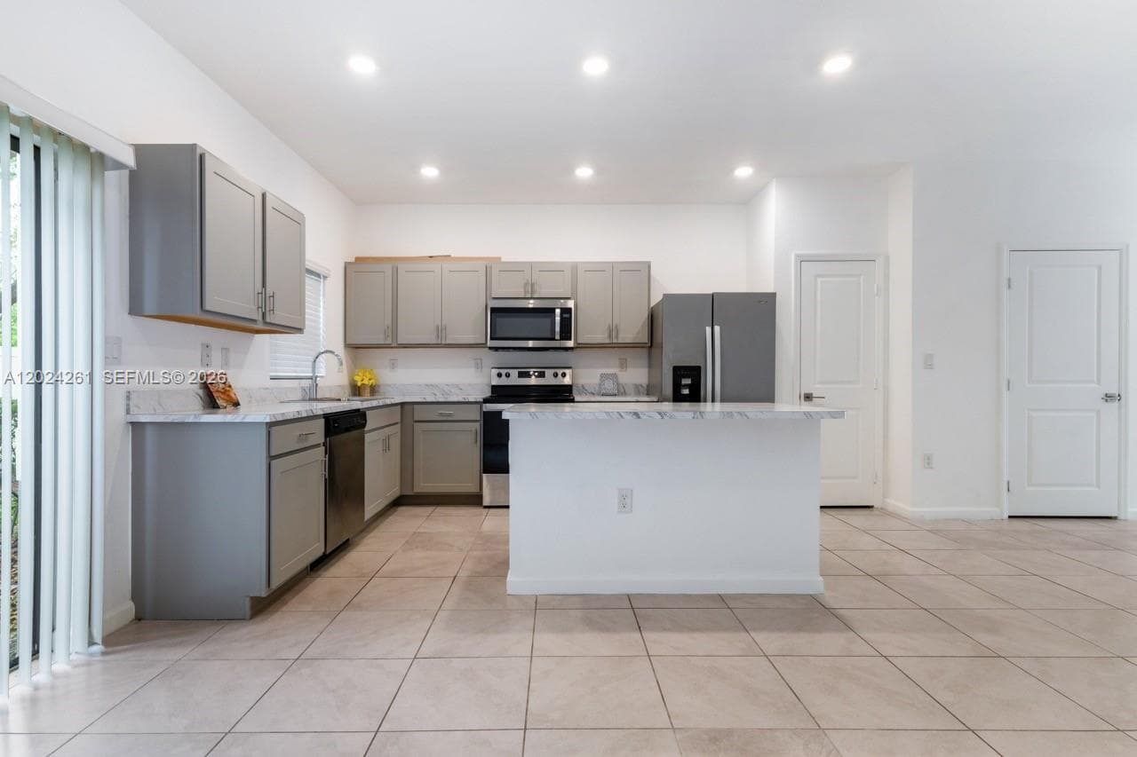 1170 SW 7th Ct #1170 photo 6