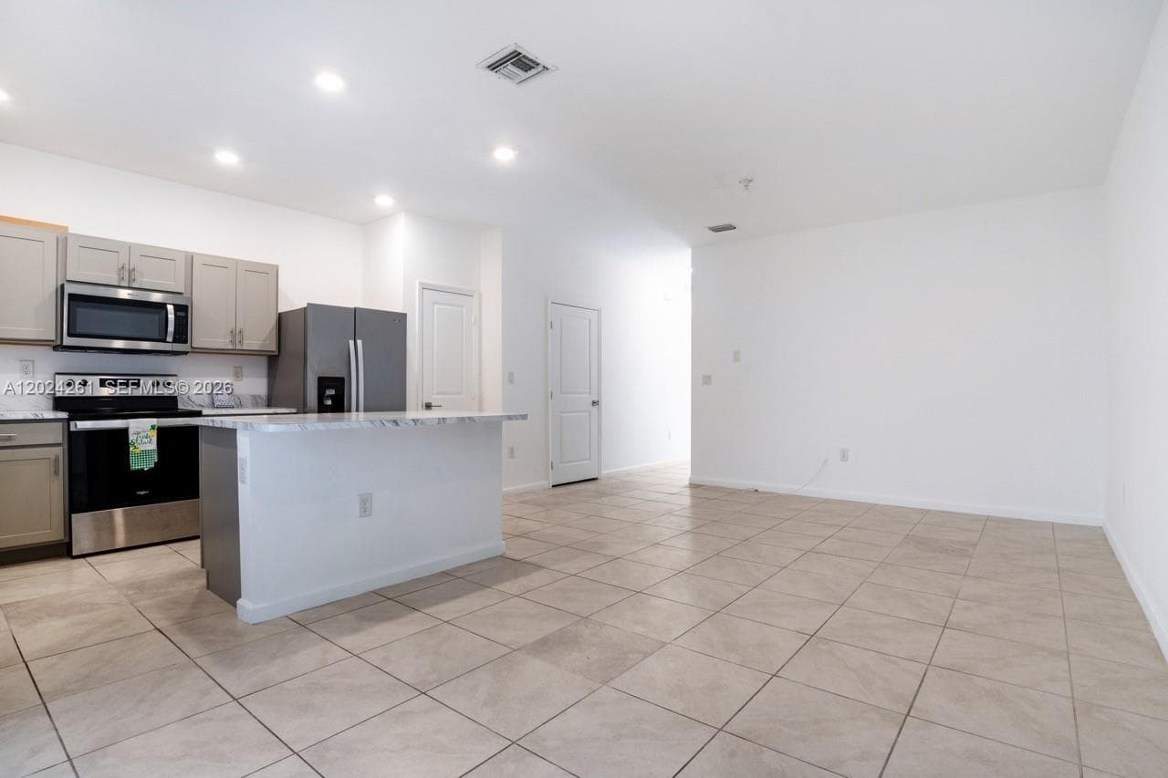 1170 SW 7th Ct #1170 photo 7