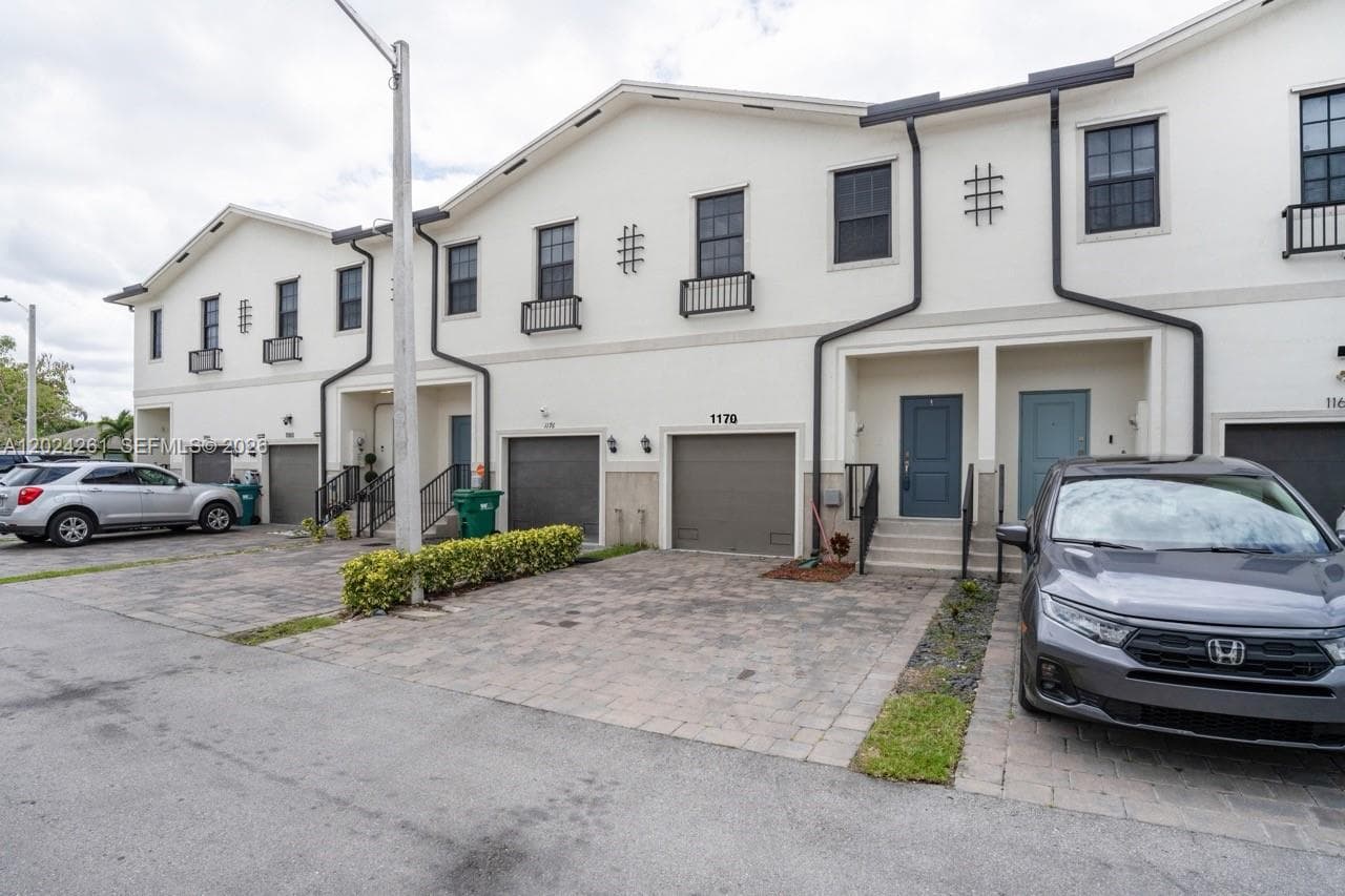 1170 SW 7th Ct #1170 photo 3