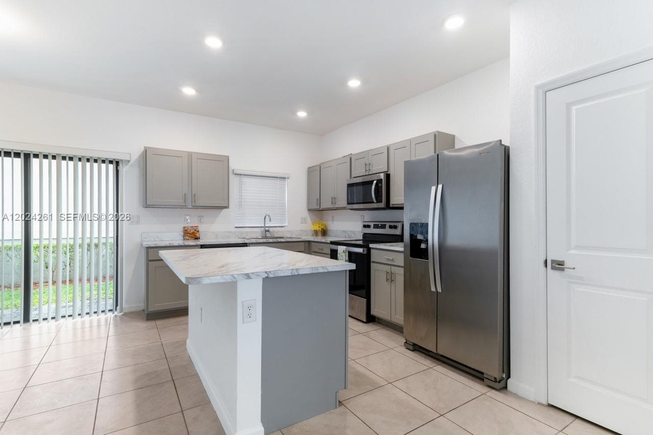 1170 SW 7th Ct #1170 photo 9