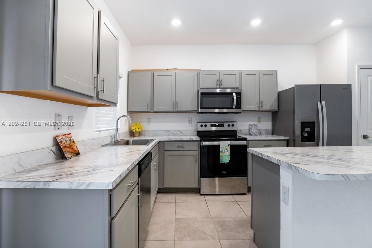 1170 SW 7th Ct #1170 photo 8