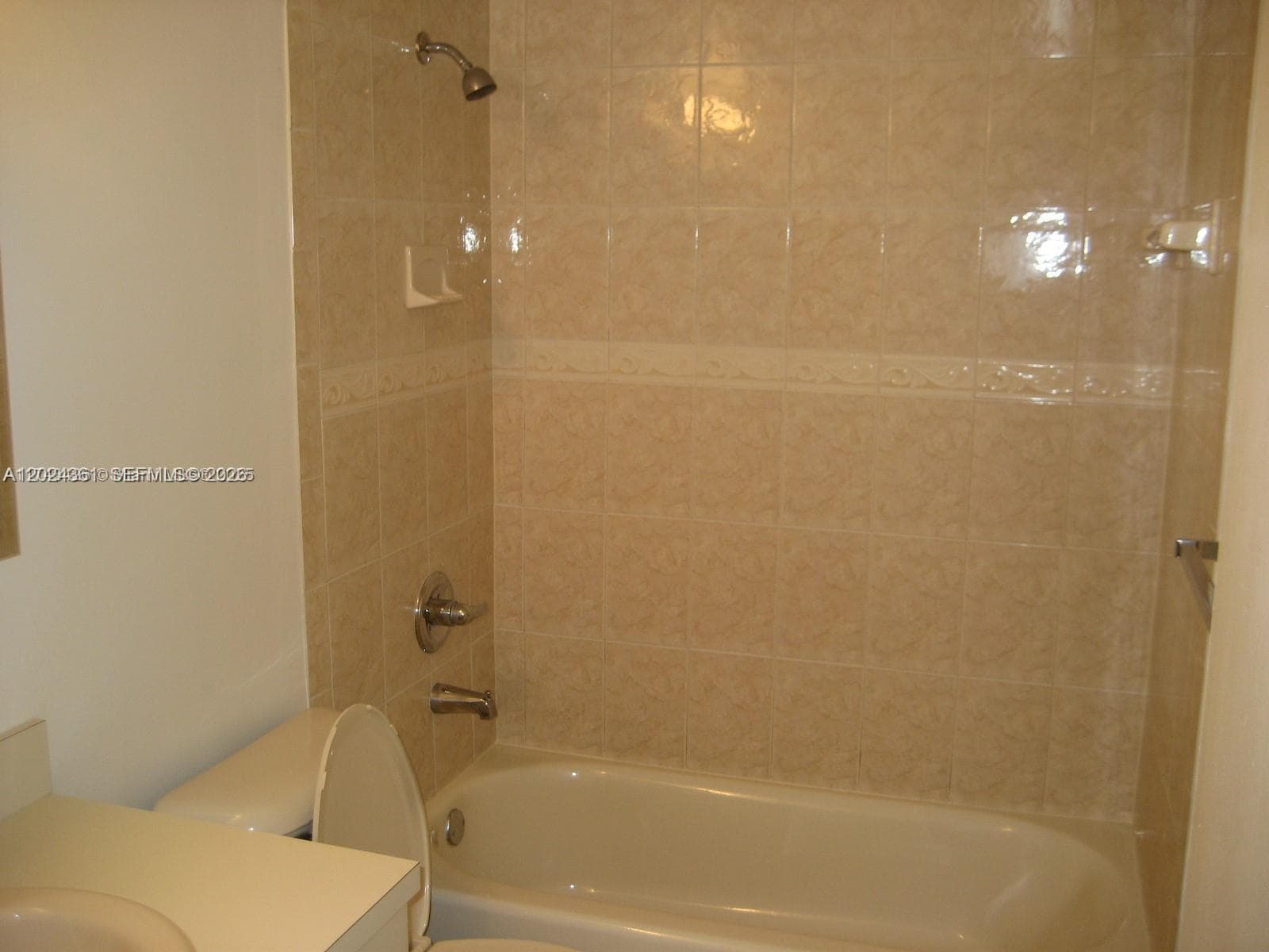 SPANISH TRACE CONDO · #M-18 in Miami - Photo 10