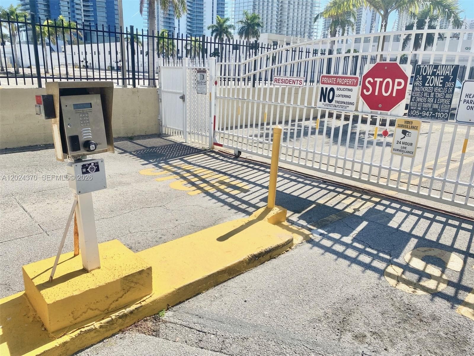Entrance gate