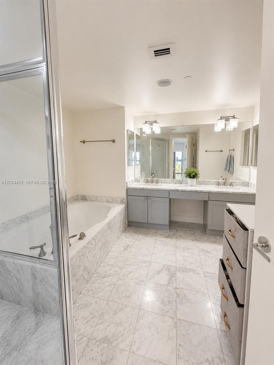 HARBORSIDE AT THE WATERWA · #1403 in Aventura - Photo 12