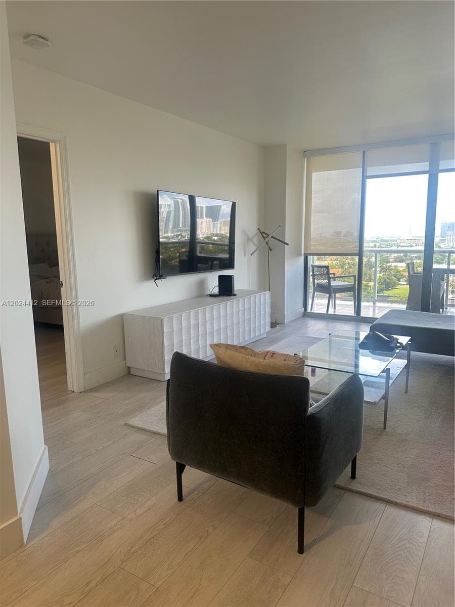 HARBORSIDE AT THE WATERWA · #1403 in Aventura - Photo 8