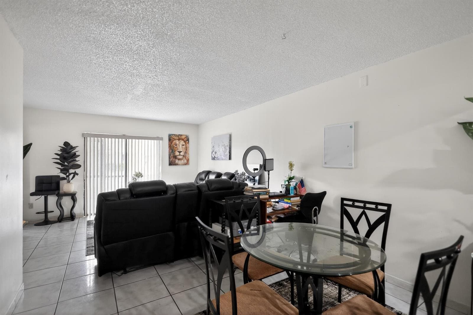 17_20805_NE_8th_Ct-Dining_room-9305