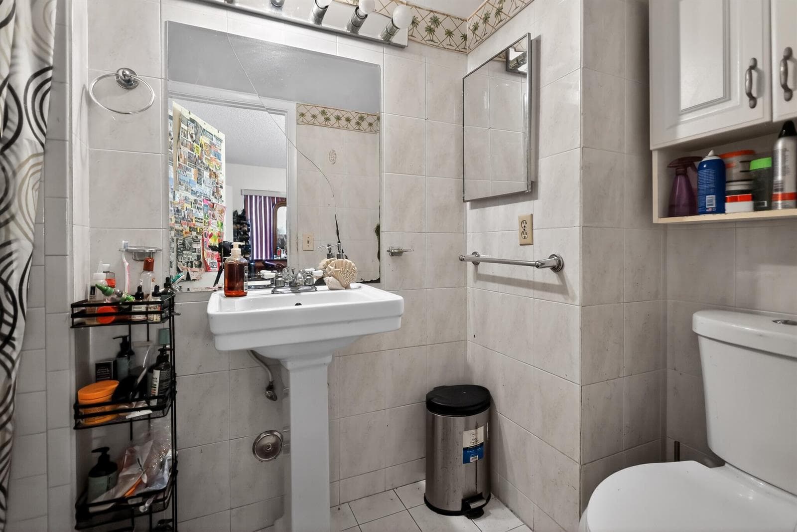 26_20805_NE_8th_Ct-Bathroom-9327