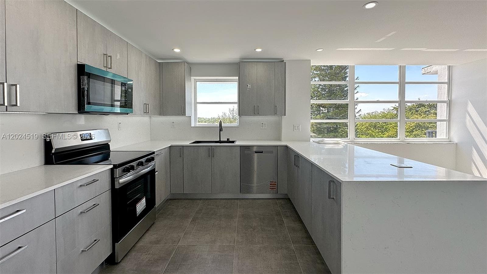 COMMODORE PLAZA CONDO · #701 in Aventura - Photo 1