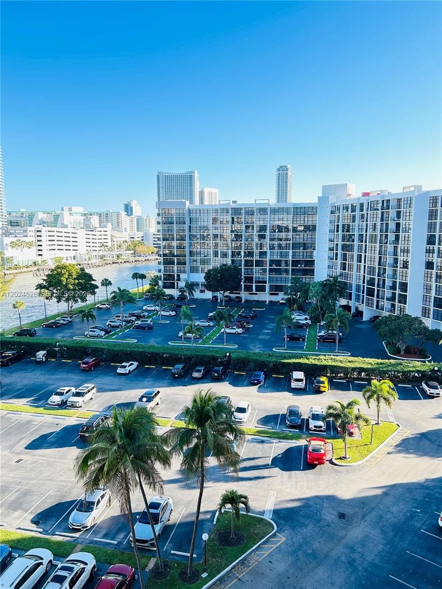 OCEANVIEW PARK CONDO · #912 in Hallandale Beach - Photo 17