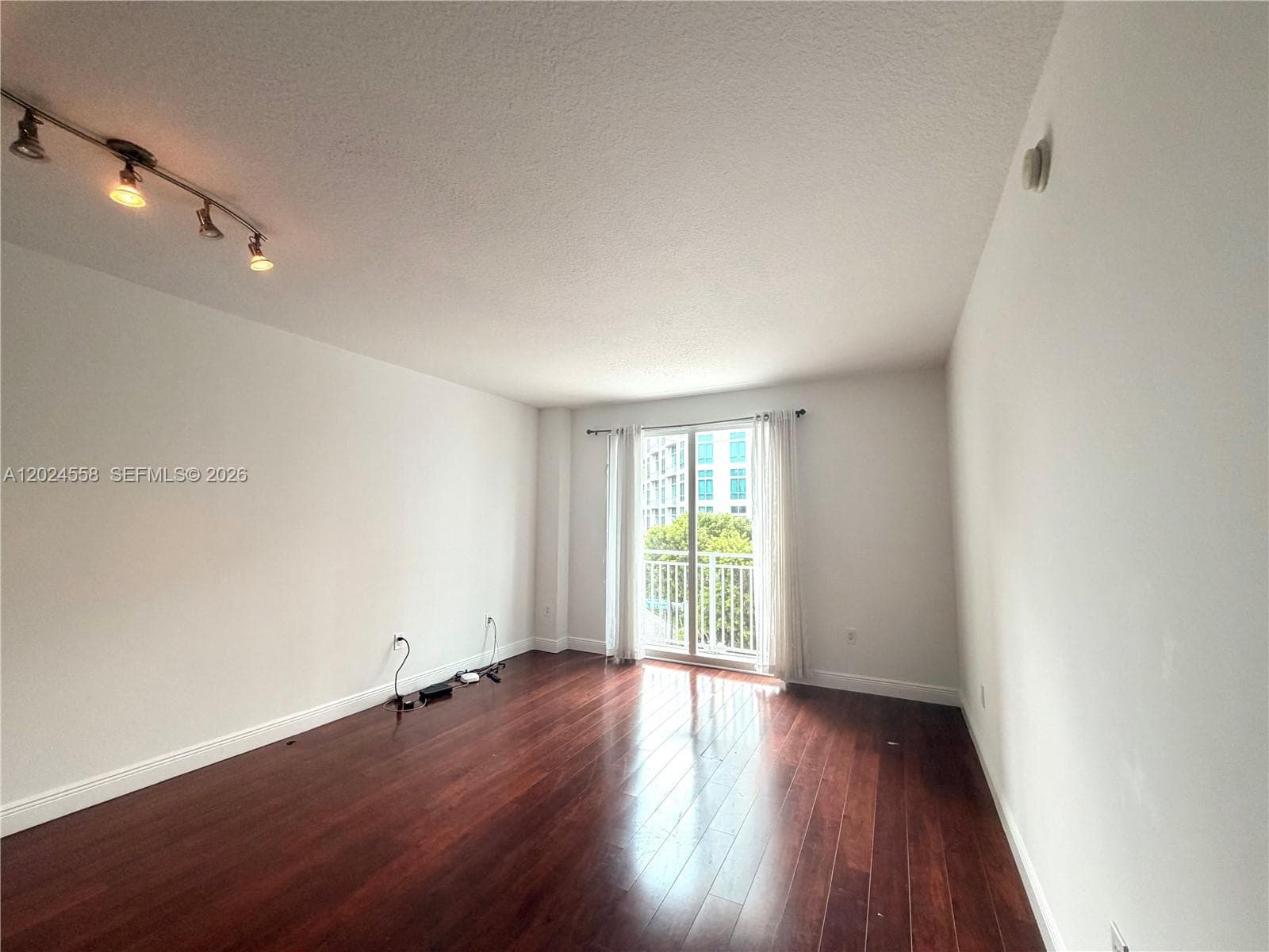 DOWNTOWN DADELAND CONDO N · #303 in Miami - Photo 4