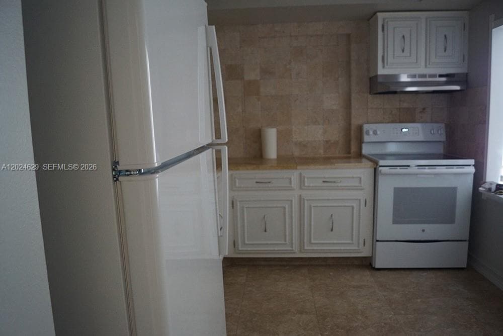 DESOTO PARK COBDO · #312 in Hallandale Beach - Photo 10