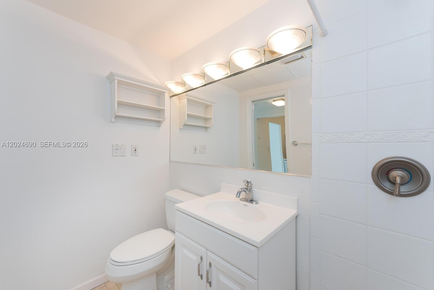 BRICKELL BAY TOWER CONDO · #1116 in Miami - Photo 12