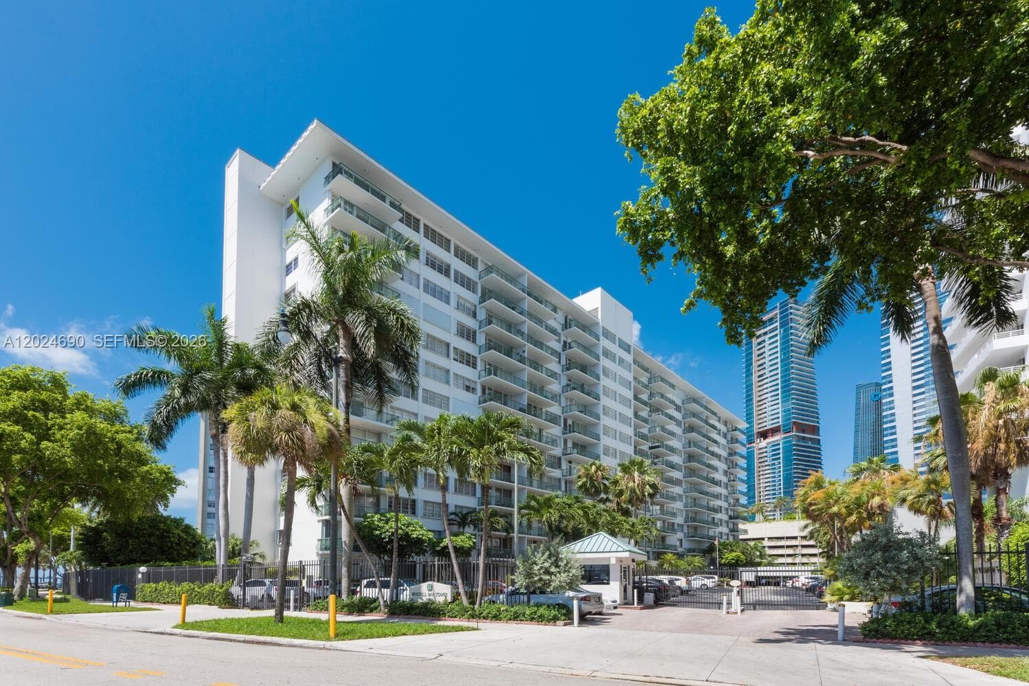 BRICKELL BAY TOWER CONDO · #1116 in Miami - Photo 4