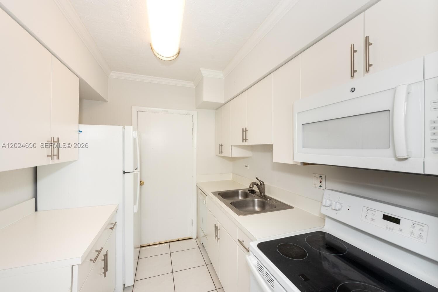 BRICKELL BAY TOWER CONDO · #1116 in Miami - Photo 8