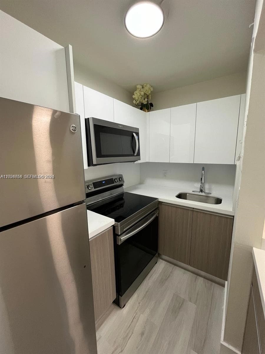 BAYCOURT TOWERS CONDO · #7E in Miami Beach - Photo 9