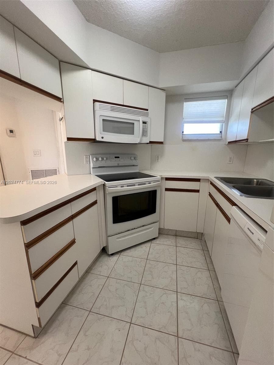 OCEAN 91 CONDO · #502 in Surfside - Photo 3