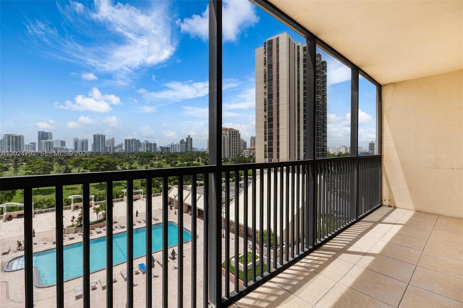 CORONADO TOWERS · #825 in Aventura - Photo 12
