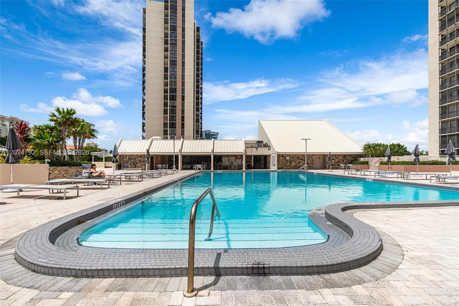 CORONADO TOWERS · #825 in Aventura - Photo 14