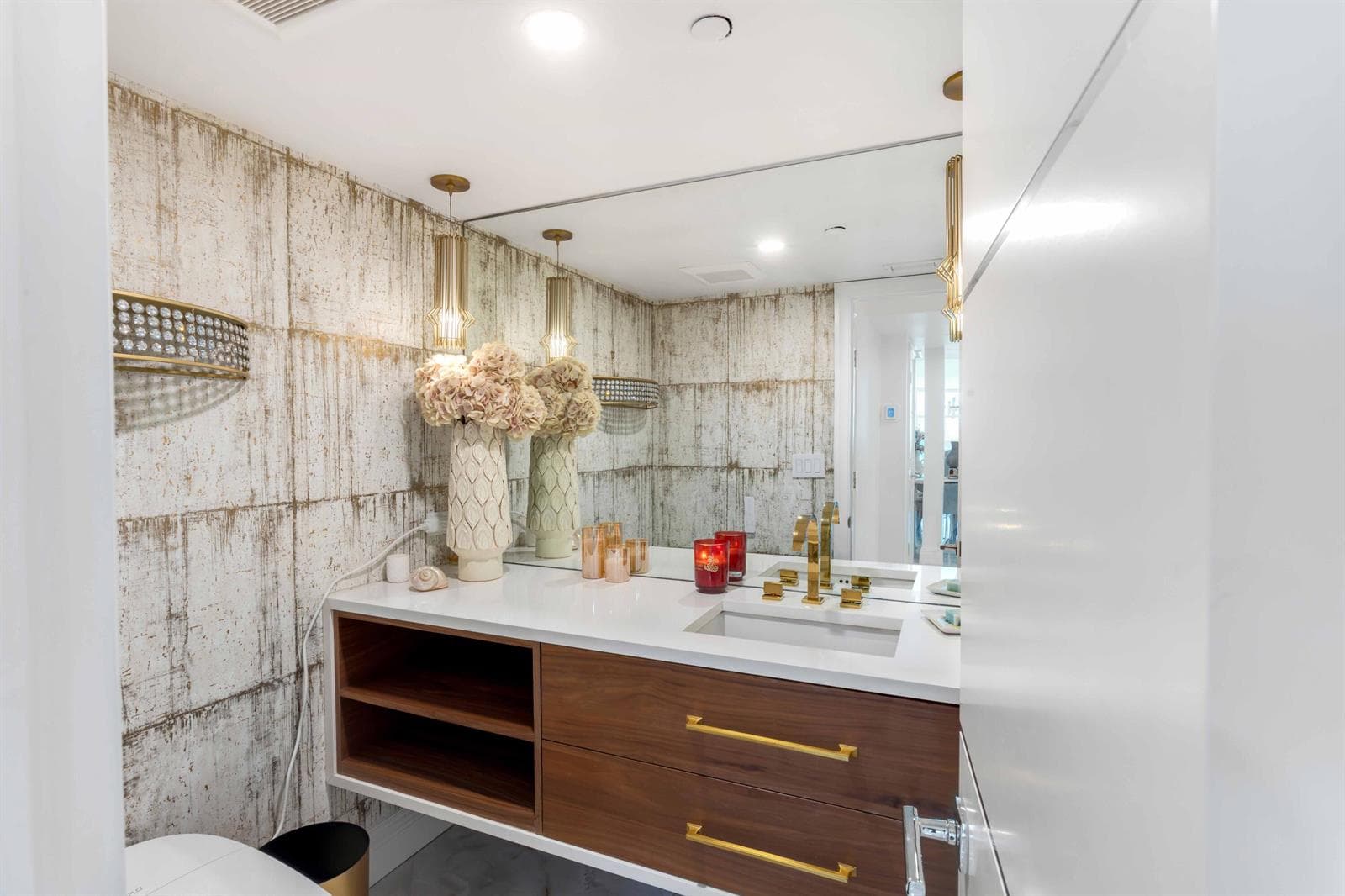 POWDER ROOM