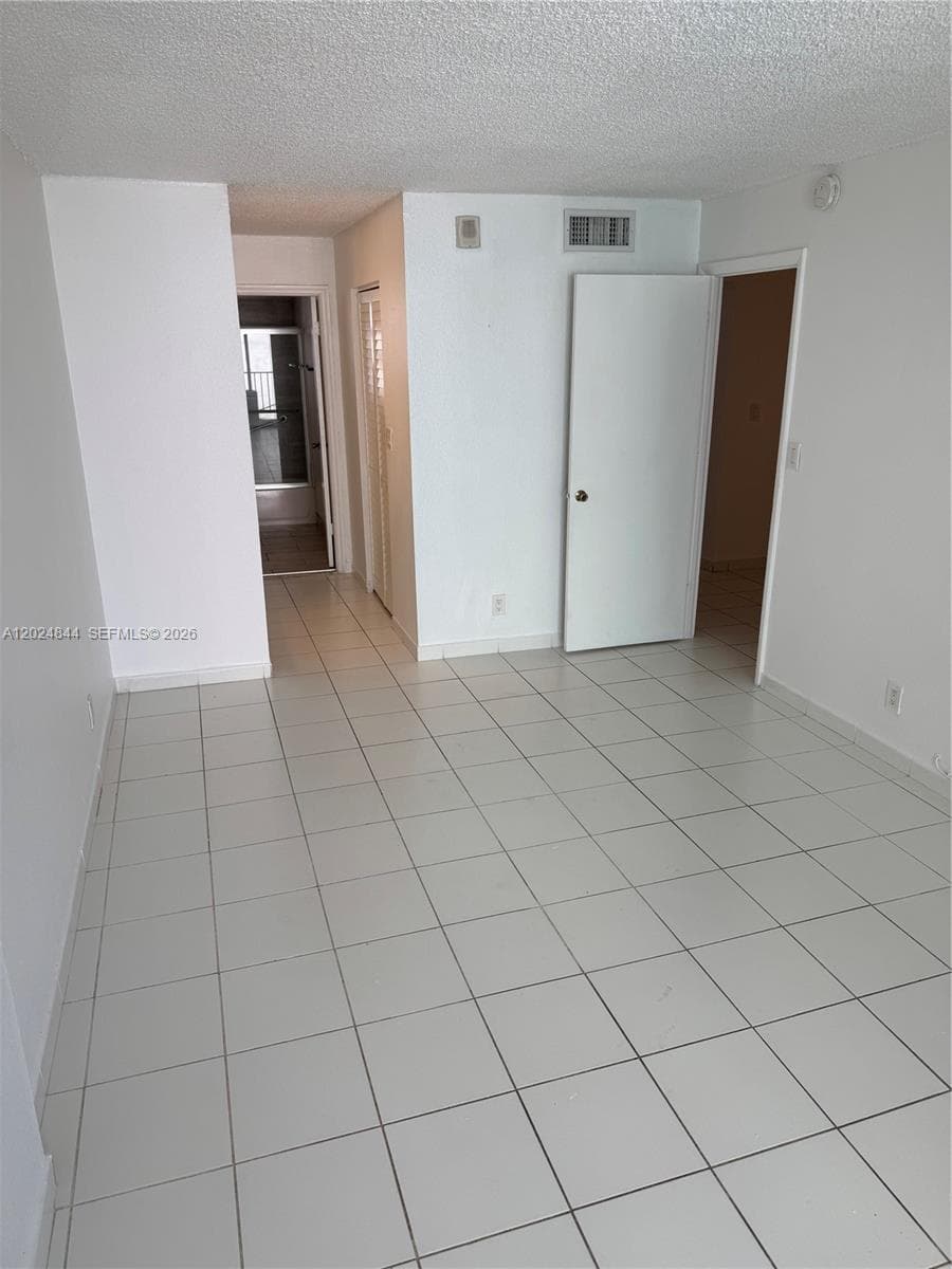 ISLAND SHORES CONDO · #907 in North Miami Beach - Photo 5