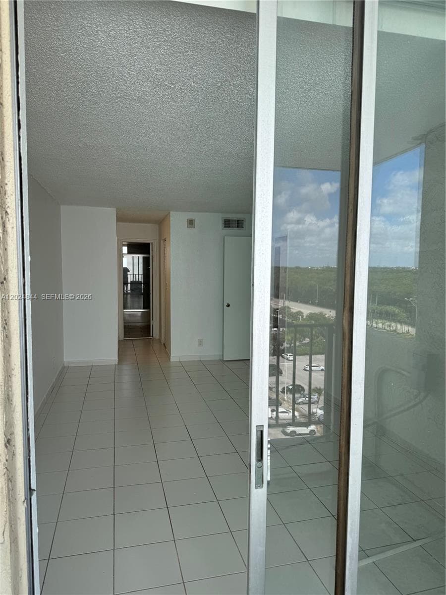 ISLAND SHORES CONDO · #907 in North Miami Beach - Photo 8